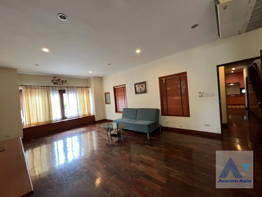 Home Office |  4 Bedrooms  House For Rent in Sukhumvit, Bangkok  near BTS Ekkamai (AA42165)