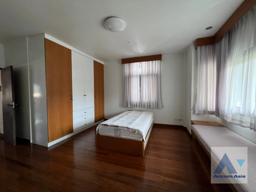 10  4 br House For Rent in Sukhumvit ,Bangkok BTS Ekkamai AA42165