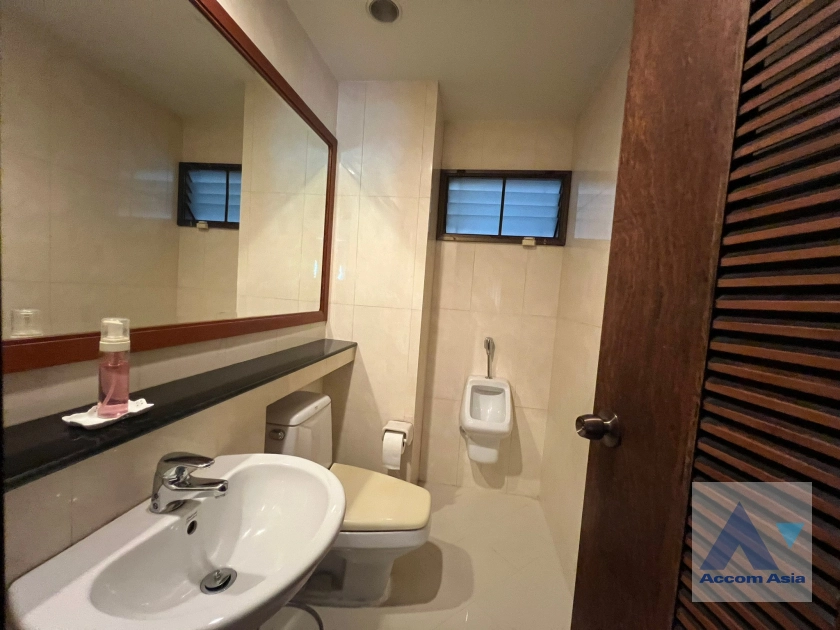 17  4 br House For Rent in Sukhumvit ,Bangkok BTS Ekkamai AA42165