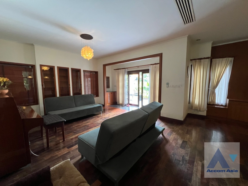 Home Office |  4 Bedrooms  House For Rent in Sukhumvit, Bangkok  near BTS Ekkamai (AA42165)