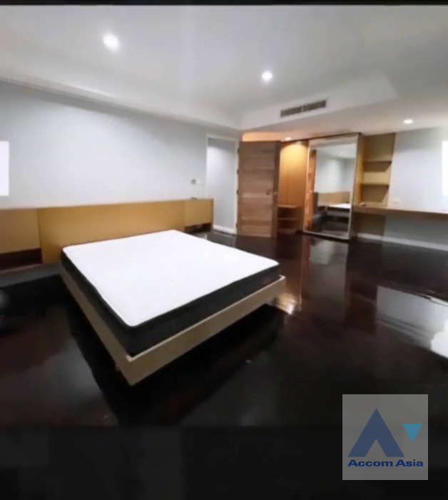  3 Bedrooms  Townhouse For Rent & Sale in Sukhumvit, Bangkok  near BTS Thong Lo (AA42167)