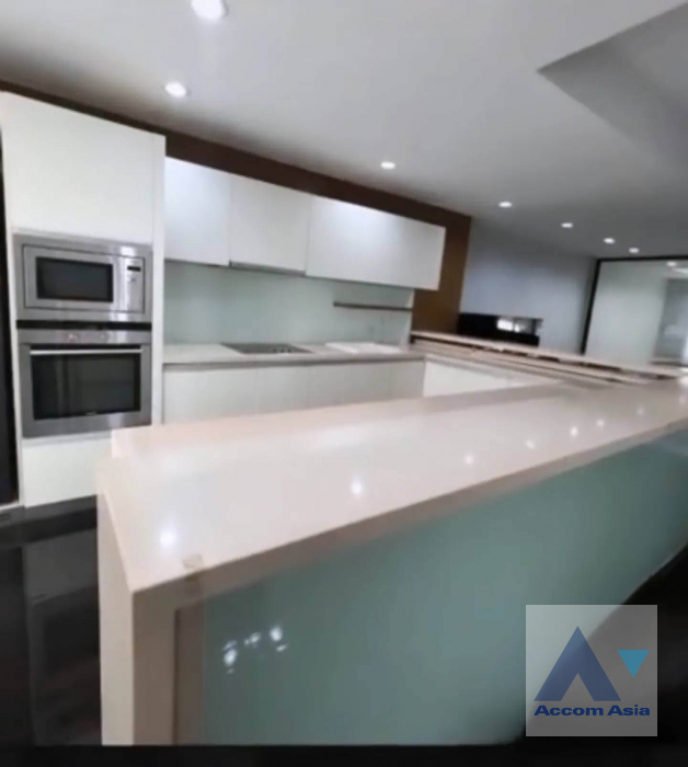  3 Bedrooms  Townhouse For Rent & Sale in Sukhumvit, Bangkok  near BTS Thong Lo (AA42167)