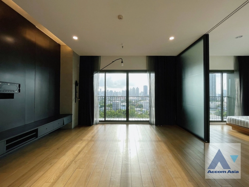  1 Bedroom  Condominium For Sale in Sukhumvit, Bangkok  near BTS Thong Lo (AA42175)