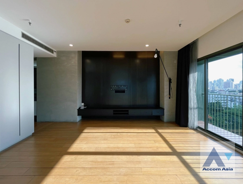  1 Bedroom  Condominium For Sale in Sukhumvit, Bangkok  near BTS Thong Lo (AA42175)