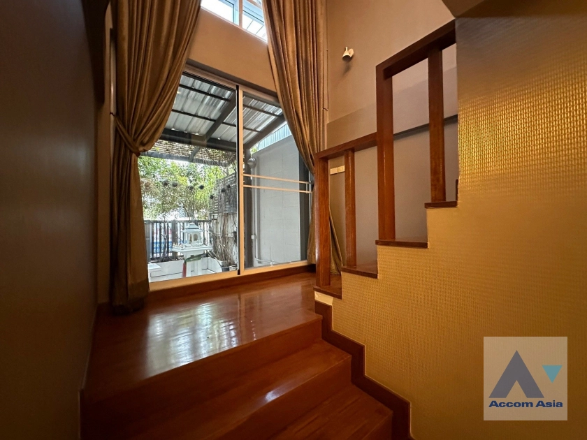 6  1 br Townhouse For Sale in Sathorn ,Bangkok  AA42178