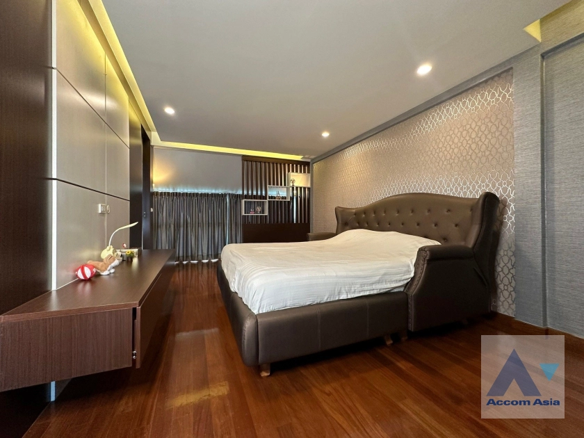 9  1 br Townhouse For Sale in Sathorn ,Bangkok  AA42178