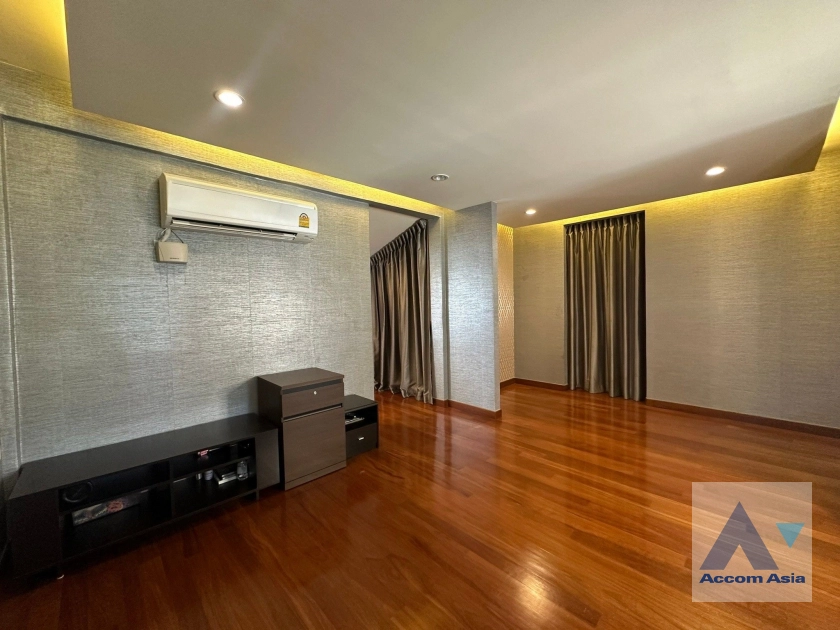 14  1 br Townhouse For Sale in Sathorn ,Bangkok  AA42178