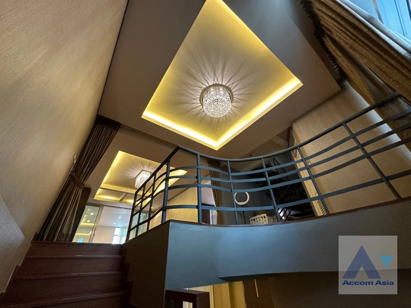 5  1 br Townhouse For Sale in Sathorn ,Bangkok  AA42178