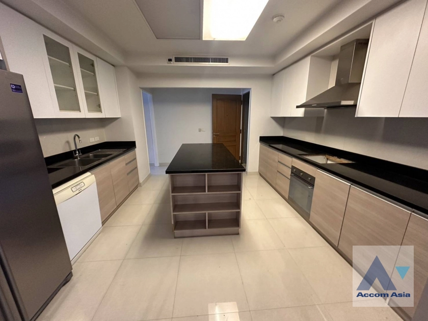  4 Bedrooms  Apartment For Rent in Sathorn, Bangkok  near BTS Chong Nonsi (AA42183)