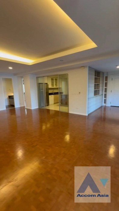  4 Bedrooms  Apartment For Rent in Sathorn, Bangkok  near BTS Chong Nonsi (AA42183)