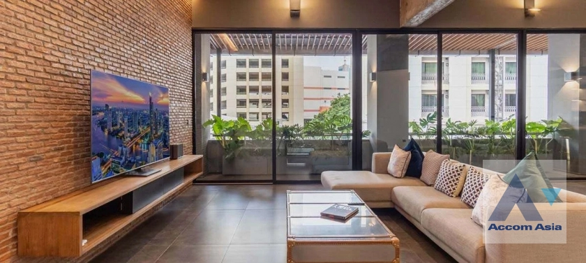 Experience urban vitality and exclusive living in this exceptional with loft-style.