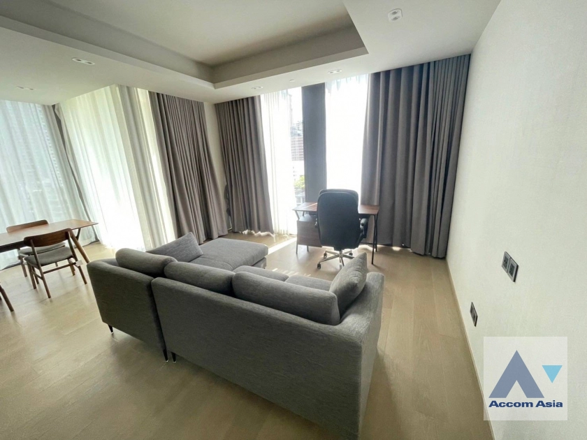  1 Bedroom  Condominium For Sale in Ploenchit, Bangkok  near BTS Ploenchit (AA42216)