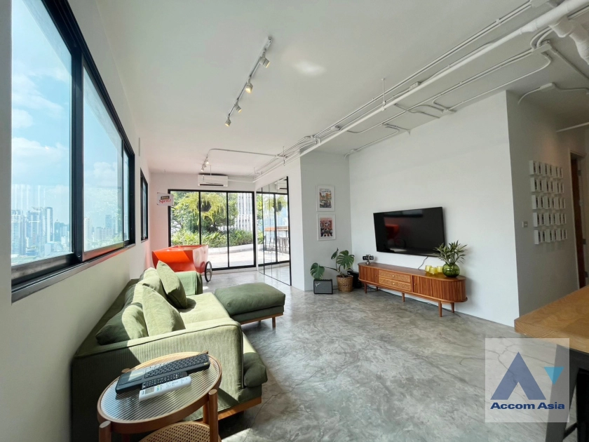 Huge Terrace |  2 Bedrooms  Condominium For Sale in Sukhumvit, Bangkok  near MRT Phetchaburi (AA42217)