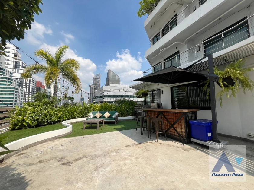 Huge Terrace |  2 Bedrooms  Condominium For Sale in Sukhumvit, Bangkok  near MRT Phetchaburi (AA42217)