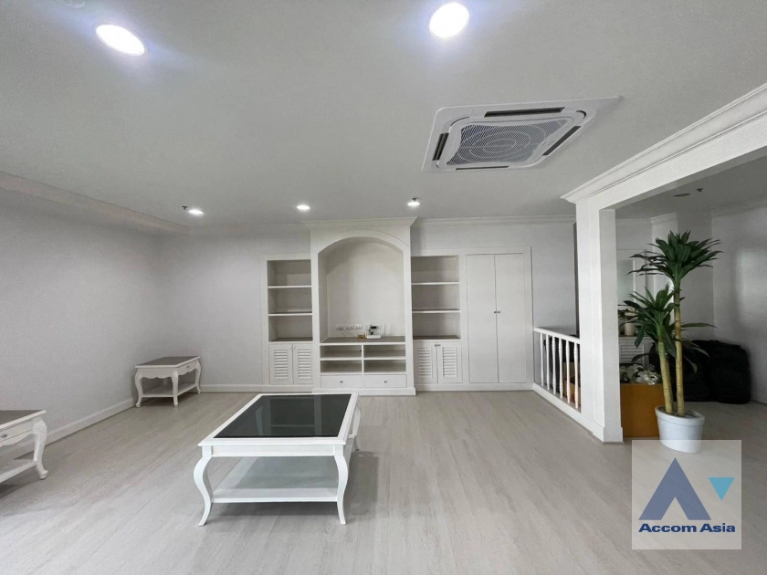 Pet friendly |  3 Bedrooms  Apartment For Rent in Sukhumvit, Bangkok  near BTS Asok - MRT Sukhumvit (AA42231)