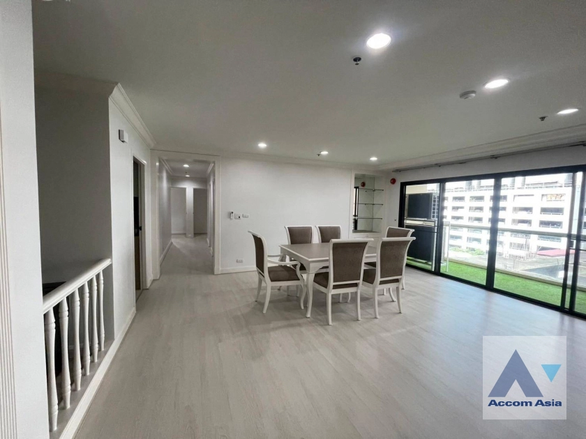 Pet friendly |  3 Bedrooms  Apartment For Rent in Sukhumvit, Bangkok  near BTS Asok - MRT Sukhumvit (AA42231)