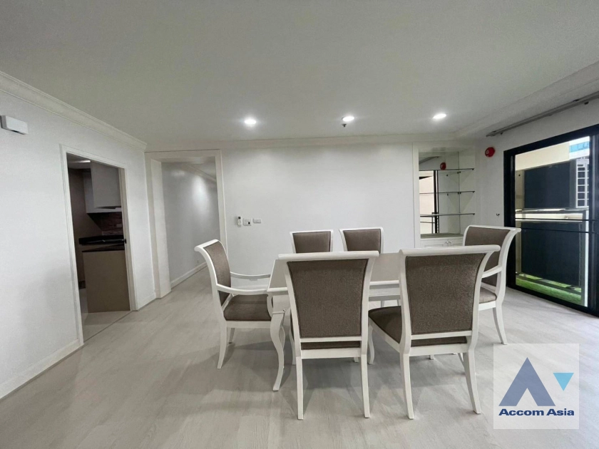 Pet friendly |  3 Bedrooms  Apartment For Rent in Sukhumvit, Bangkok  near BTS Asok - MRT Sukhumvit (AA42231)