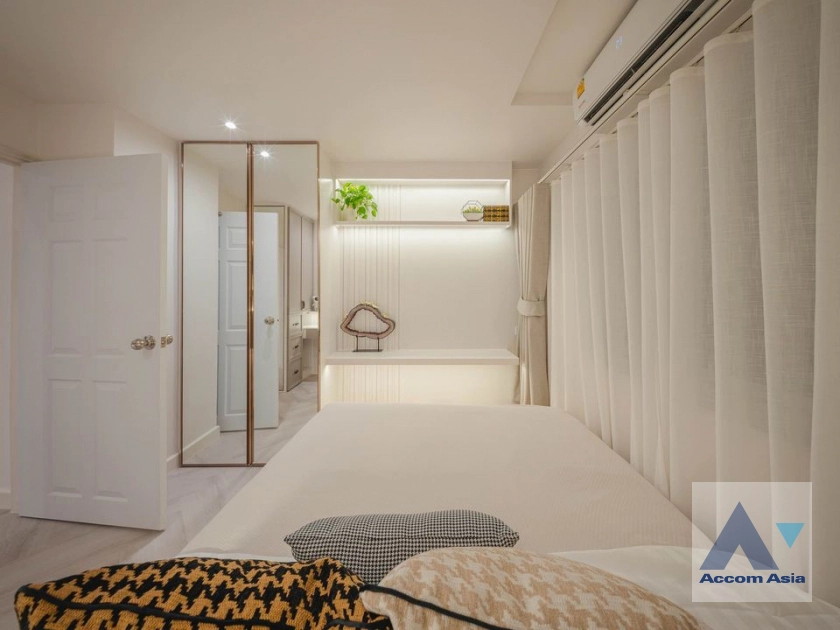 17  2 br Condominium For Sale in Sathorn ,Bangkok BTS Chong Nonsi - BRT Nararam 3 at Fortune Condo Town AA42240