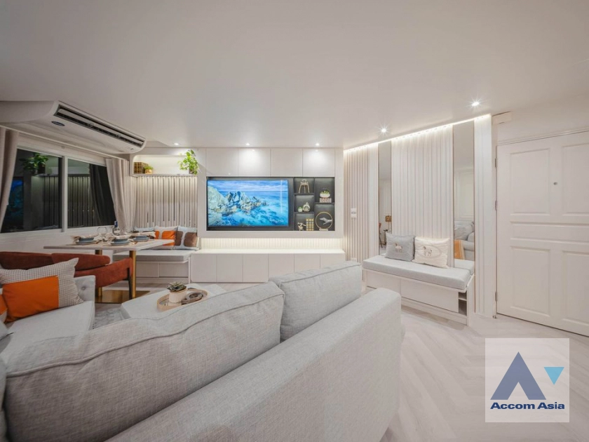  2 Bedrooms  Condominium For Sale in Sathorn, Bangkok  near BTS Chong Nonsi - BRT Nararam 3 (AA42240)