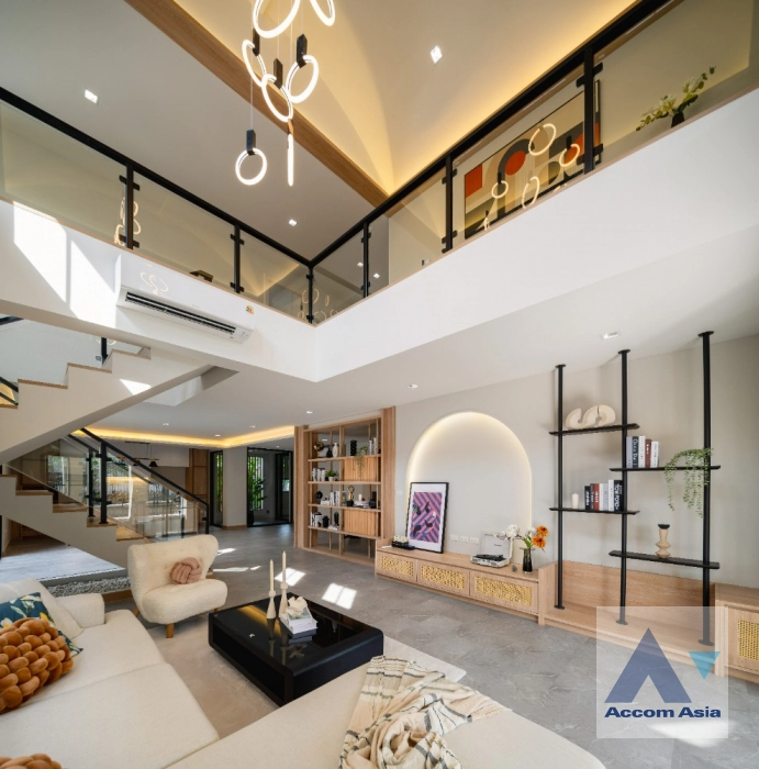  1  4 br House For Sale in Sukhumvit ,Bangkok BTS On Nut AA42256