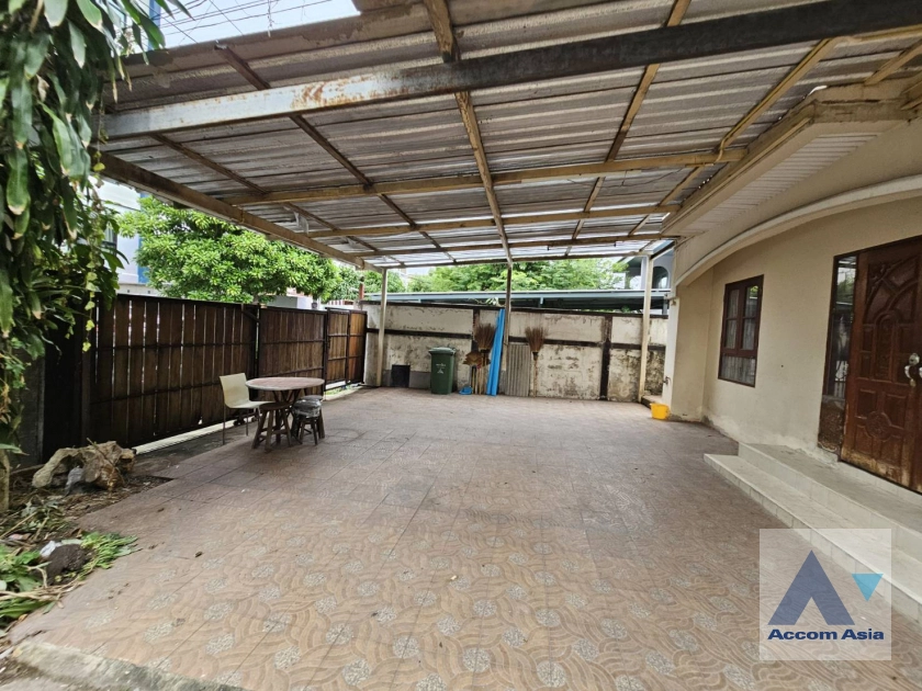  House For Sale in Samutprakan, Samutprakan  near BTS Bearing (AA42270)