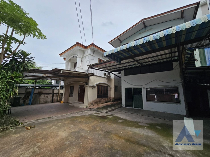  House For Sale in Samutprakan, Samutprakan  near BTS Bearing (AA42270)