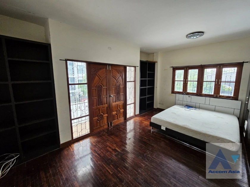  House For Sale in Samutprakan, Samutprakan  near BTS Bearing (AA42270)