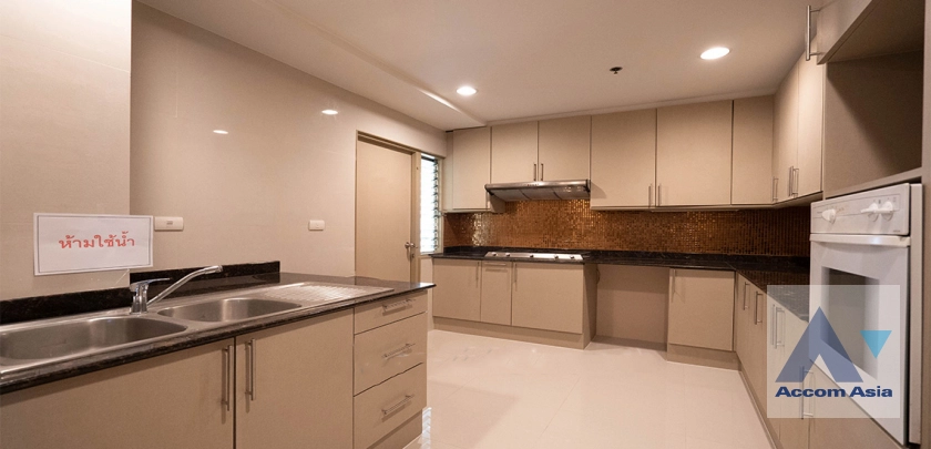  3 Bedrooms  Apartment For Rent in Sukhumvit, Bangkok  near BTS Asok - MRT Sukhumvit (AA42272)