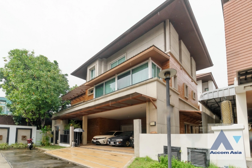 46  3 br House For Rent in Ramkhamhaeng ,Bangkok MRT Si Kritha at Baan Issara Rama 9 AA42276