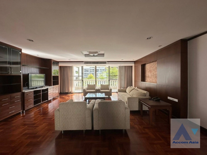  3 Bedrooms  Apartment For Rent in Sukhumvit, Bangkok  near BTS Phrom Phong (AA42286)