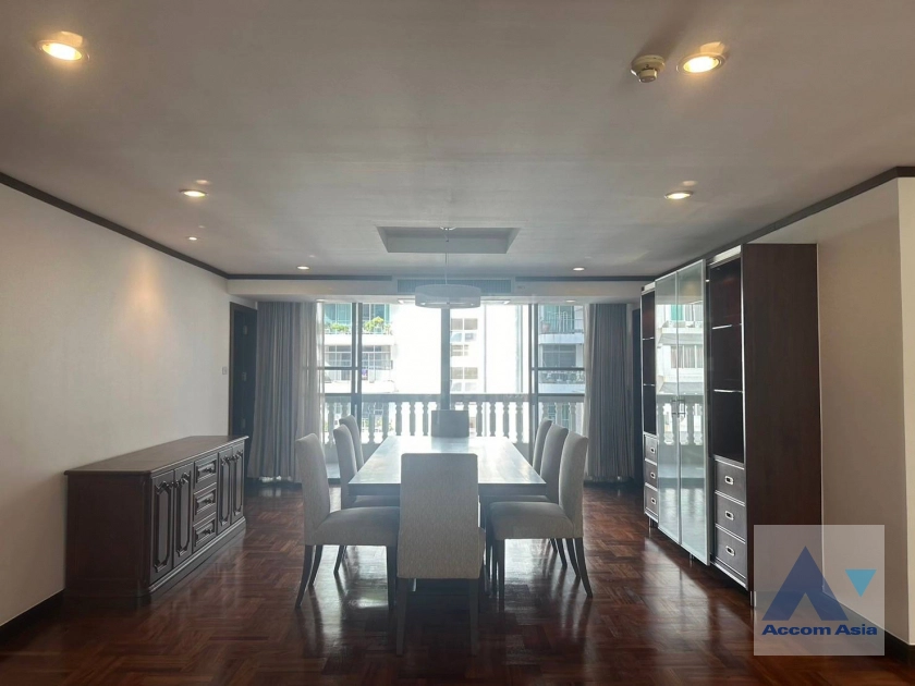  3 Bedrooms  Apartment For Rent in Sukhumvit, Bangkok  near BTS Phrom Phong (AA42286)