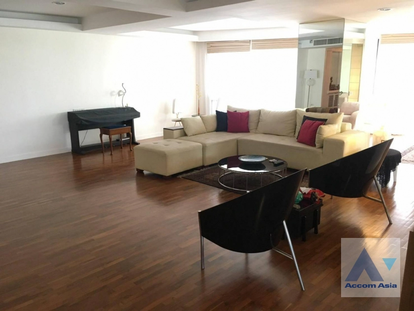  3 Bedrooms  Condominium For Sale in Sukhumvit, Bangkok  near BTS Phrom Phong (AA42287)