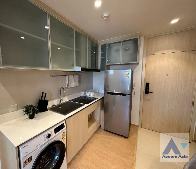 Fully Furnished, Pet friendly |  2 Bedrooms  Condominium For Sale in Sukhumvit, Bangkok  near BTS Ekkamai (AA42289)