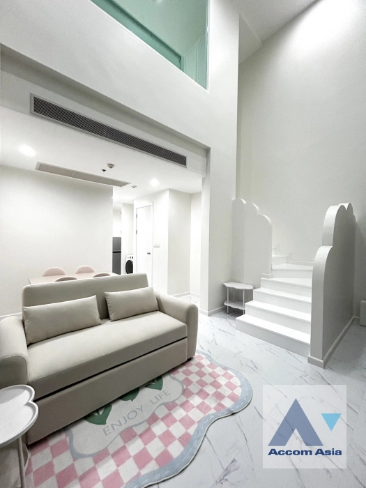 Double High Ceiling, Duplex Condo |  2 Bedrooms  Condominium For Rent & Sale in Phaholyothin, Bangkok  near BTS Ratchathewi (AA42295)