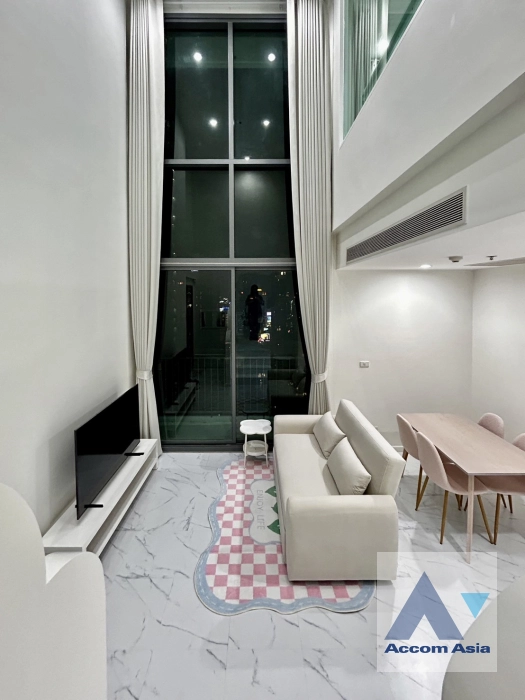 Double High Ceiling, Duplex Condo |  2 Bedrooms  Condominium For Rent & Sale in Phaholyothin, Bangkok  near BTS Ratchathewi (AA42295)