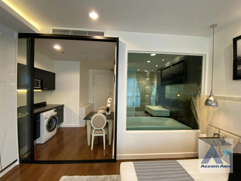 Fully Furnished |  1 Bedroom  Condominium For Rent in Ploenchit, Bangkok  near BTS Chitlom (AA42297)