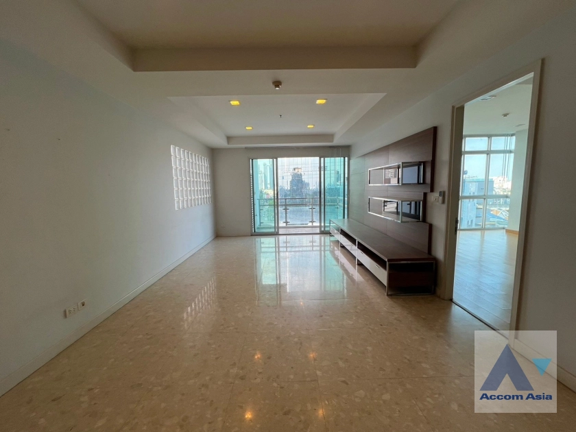  2 Bedrooms  Condominium For Sale in Sukhumvit, Bangkok  near BTS Ekkamai (AA42298)