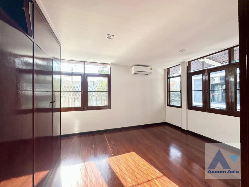 5  4 br House For Rent in Sukhumvit ,Bangkok BTS Bang Chak AA42304