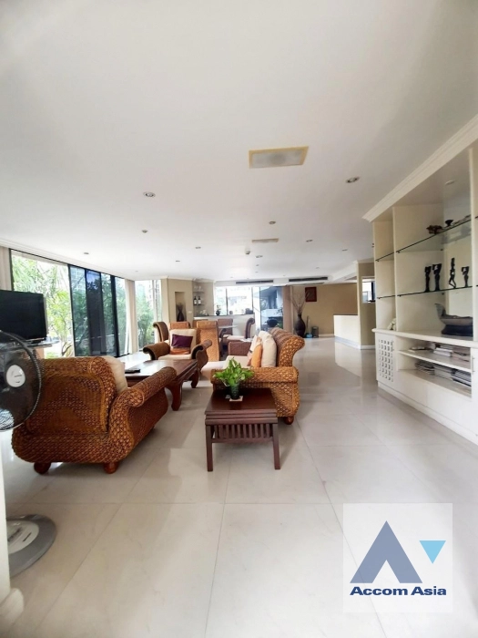  3 Bedrooms  Condominium For Sale in Sukhumvit, Bangkok  near BTS Phrom Phong (AA42305)