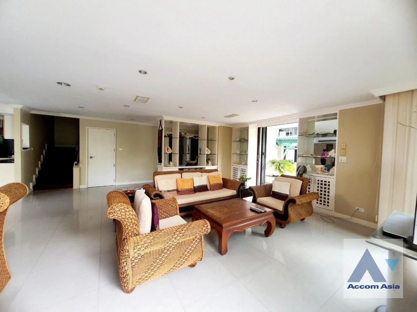  3 Bedrooms  Condominium For Sale in Sukhumvit, Bangkok  near BTS Phrom Phong (AA42305)