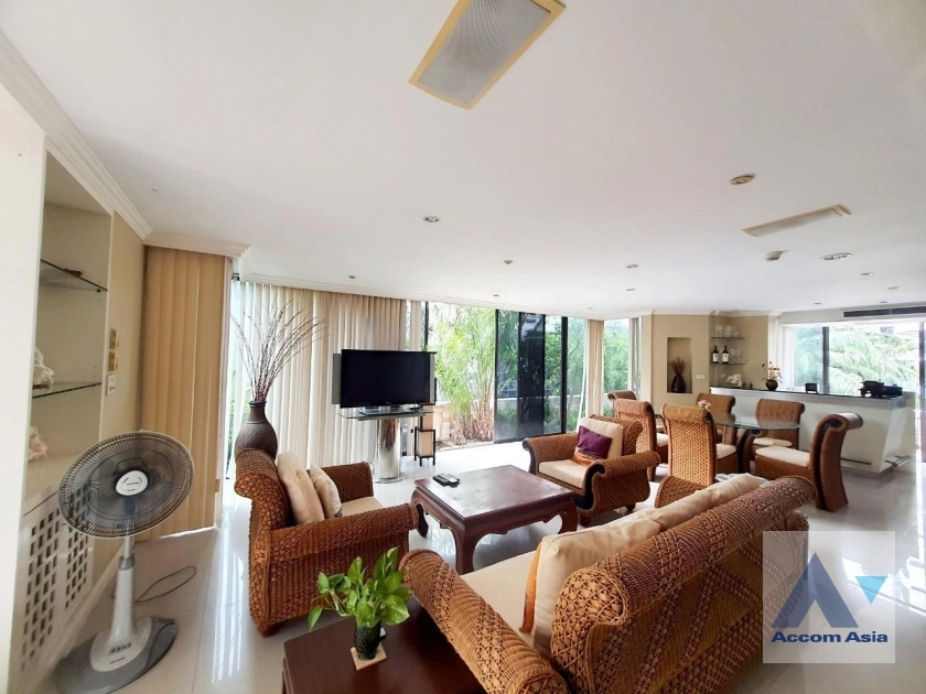  3 Bedrooms  Condominium For Sale in Sukhumvit, Bangkok  near BTS Phrom Phong (AA42305)