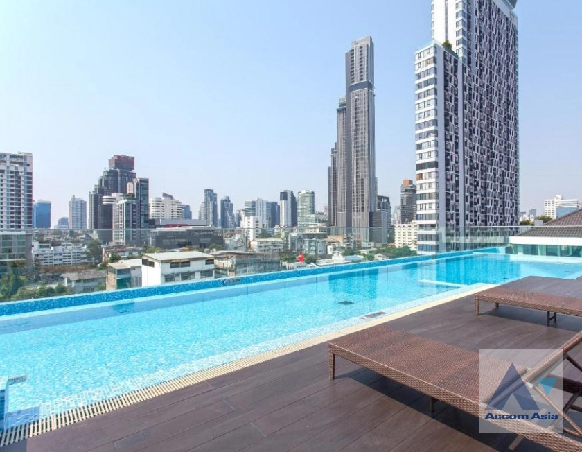  2 Bedrooms  Apartment For Rent in Sukhumvit, Bangkok  near BTS Ekkamai (AA42311)