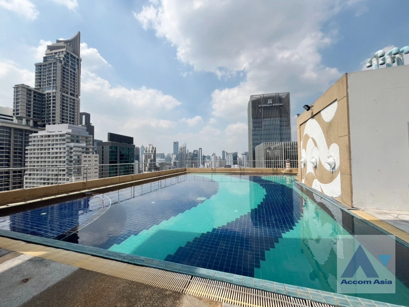  3 Bedrooms  Condominium For Sale in Sukhumvit, Bangkok  near MRT Phetchaburi (AA42318)