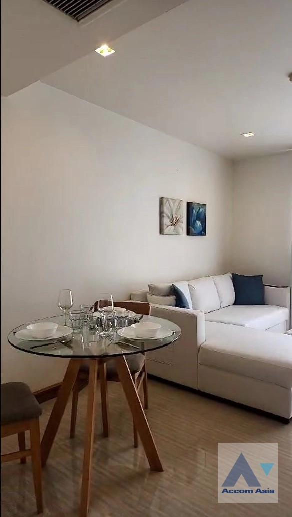  1 Bedroom  Condominium For Sale in Sukhumvit, Bangkok  near BTS Phrom Phong (AA42328)