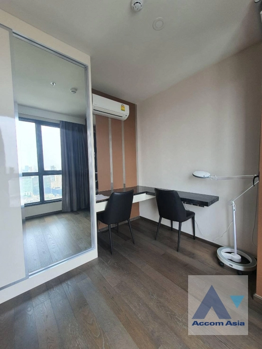  2 Bedrooms  Condominium For Rent & Sale in Phaholyothin, Bangkok  near BTS Ratchathewi (AA42339)