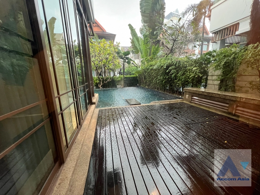  4 Bedrooms  House For Rent in Sathorn, Bangkok  near BRT Thanon Chan - BTS Saint Louis (AA42343)