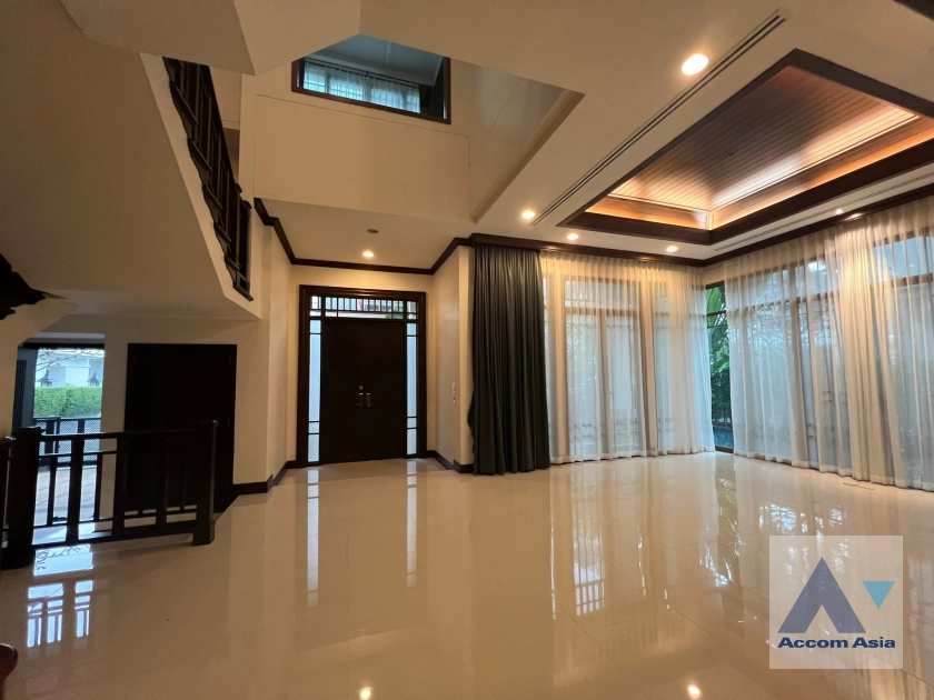  4 Bedrooms  House For Rent in Sathorn, Bangkok  near BRT Thanon Chan - BTS Saint Louis (AA42343)