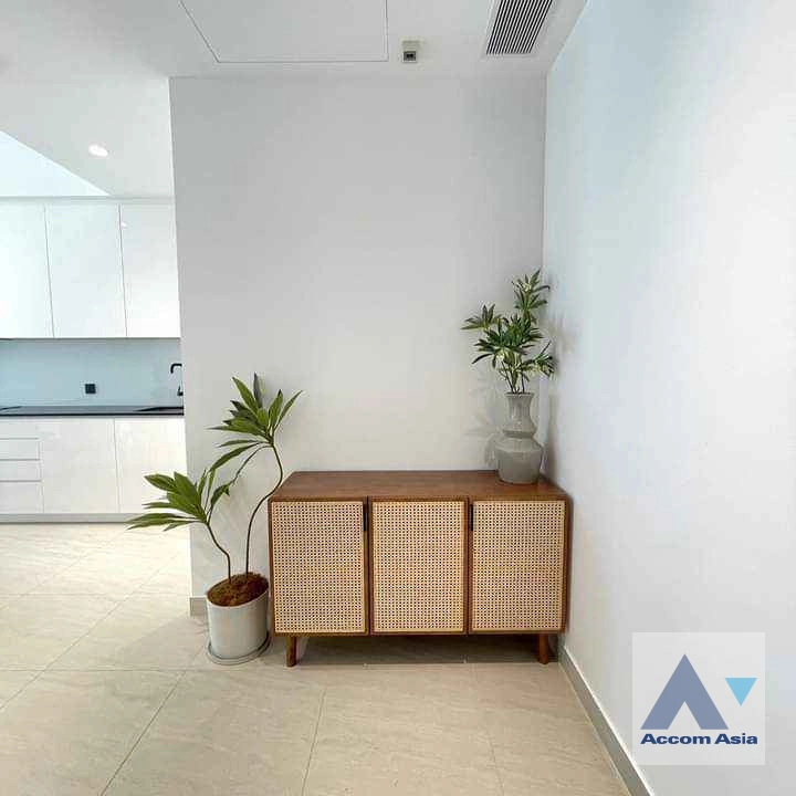 Pet friendly |  2 Bedrooms  Condominium For Rent in Sathorn, Bangkok  near BTS Chong Nonsi (AA42348)