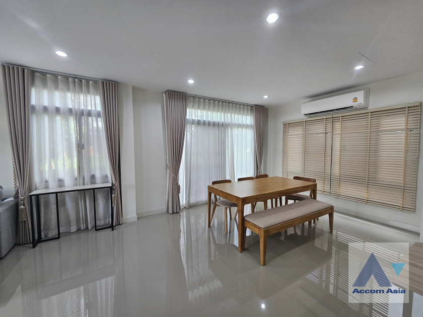 Pet friendly |  4 Bedrooms  House For Rent in Pattanakarn, Bangkok  near ARL Ban Thap Chang (AA42350)