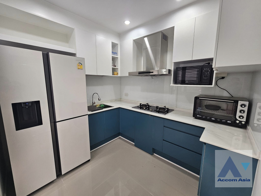 Pet friendly |  4 Bedrooms  House For Rent in Pattanakarn, Bangkok  near ARL Ban Thap Chang (AA42350)